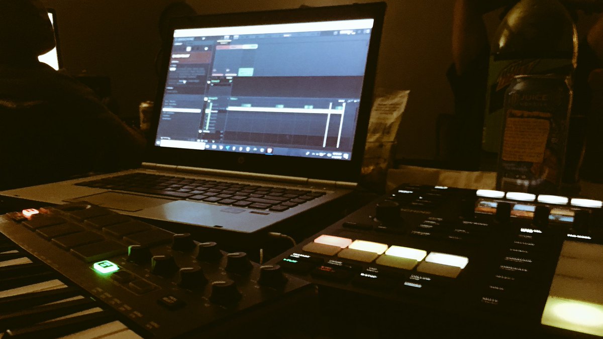 djliltone's tweet image. When ever you hear me say “I’m in the trap”.... This is what I mean... #mk3 #MaschineMasters