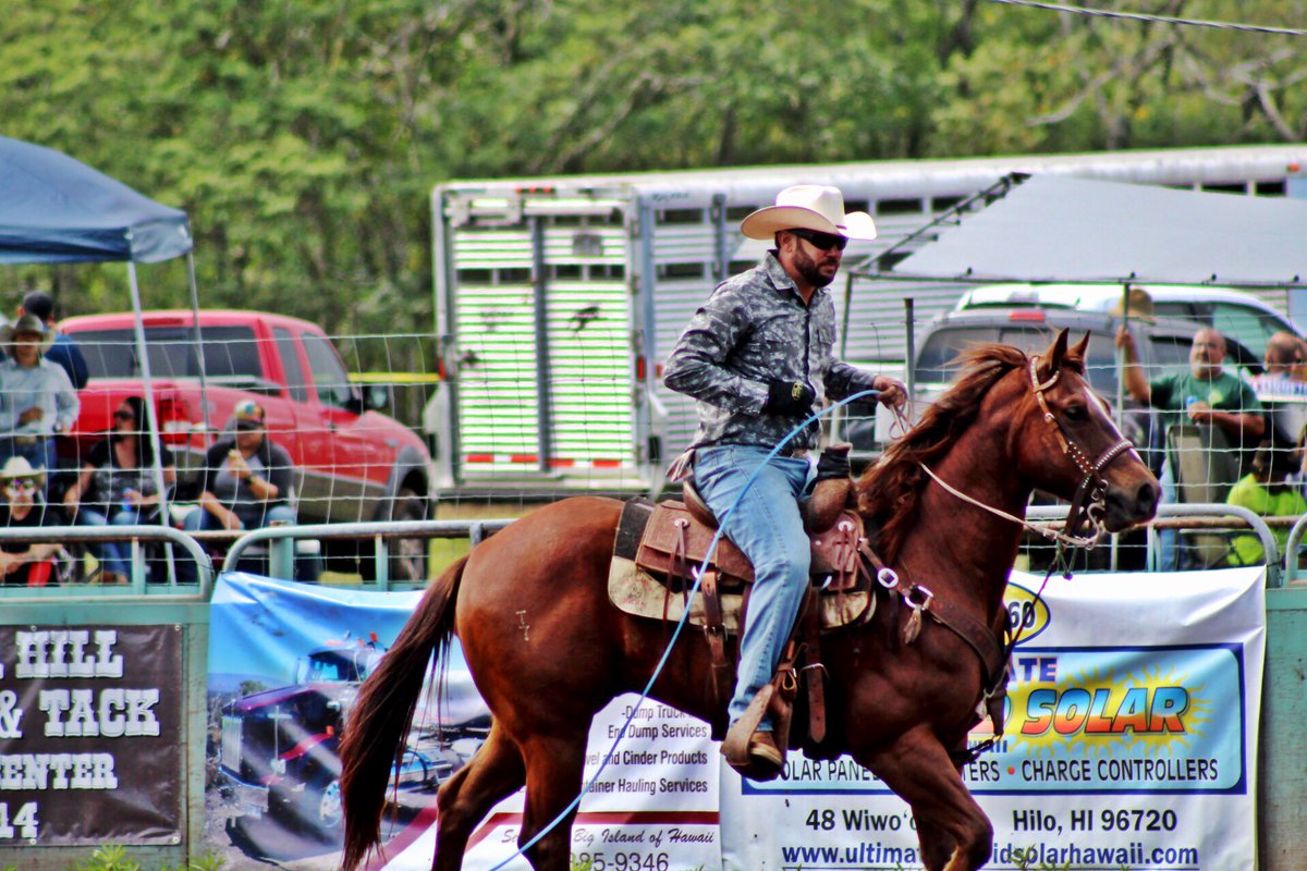 Starting off the week with some Paniolo Pride. @khillshoeing in our Paniolo shirt getting the win at recent local rodeo on the Big Island.
#outdoors #Cowboy #menswear #aloha