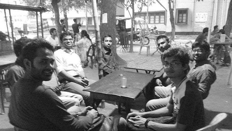 রাজশাহী উইকিপিডিয়া সম্প্রদায়ের উদ্যোগে আজ ১৬ই এপ্রিল অনুষ্ঠিত হয়েছে রাজশাহীর উইকিপিডিয়ানদের আড্ডা। ছবিটি তুলেছেন মুস্তাফিজুর রহমান সাফি। আরও ছবি পাওয়া যাবে উইকিমিডিয়া কমন্সে: commons.wikimedia.org/wiki/Category:…