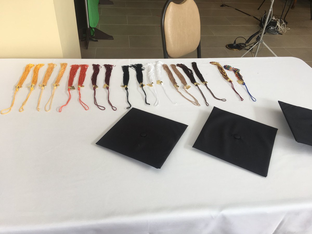 ISUSeniors2019's tweet image. Come to the Alumni Center for FREE sheet cake, all of your graduation needs, and your Senior packages!!