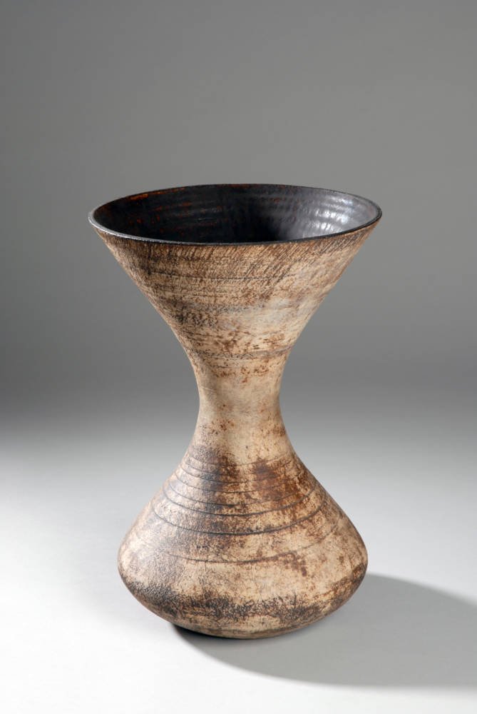 HepworthGallery's tweet photo. Join artist Serena Korda in conversation with Jenny Brownrigg (@GSofA) to discuss Korda's approach to #ceramics & selecting works from #Wakefield's art collection. Sun 6 May, 2 - 3.30pm. £10 / Members £7.50 / Students £5. https://t.co/LoOajpJC4k #THWContemporaryCeramicsFair https://t.co/AkLQ7Z7IOe