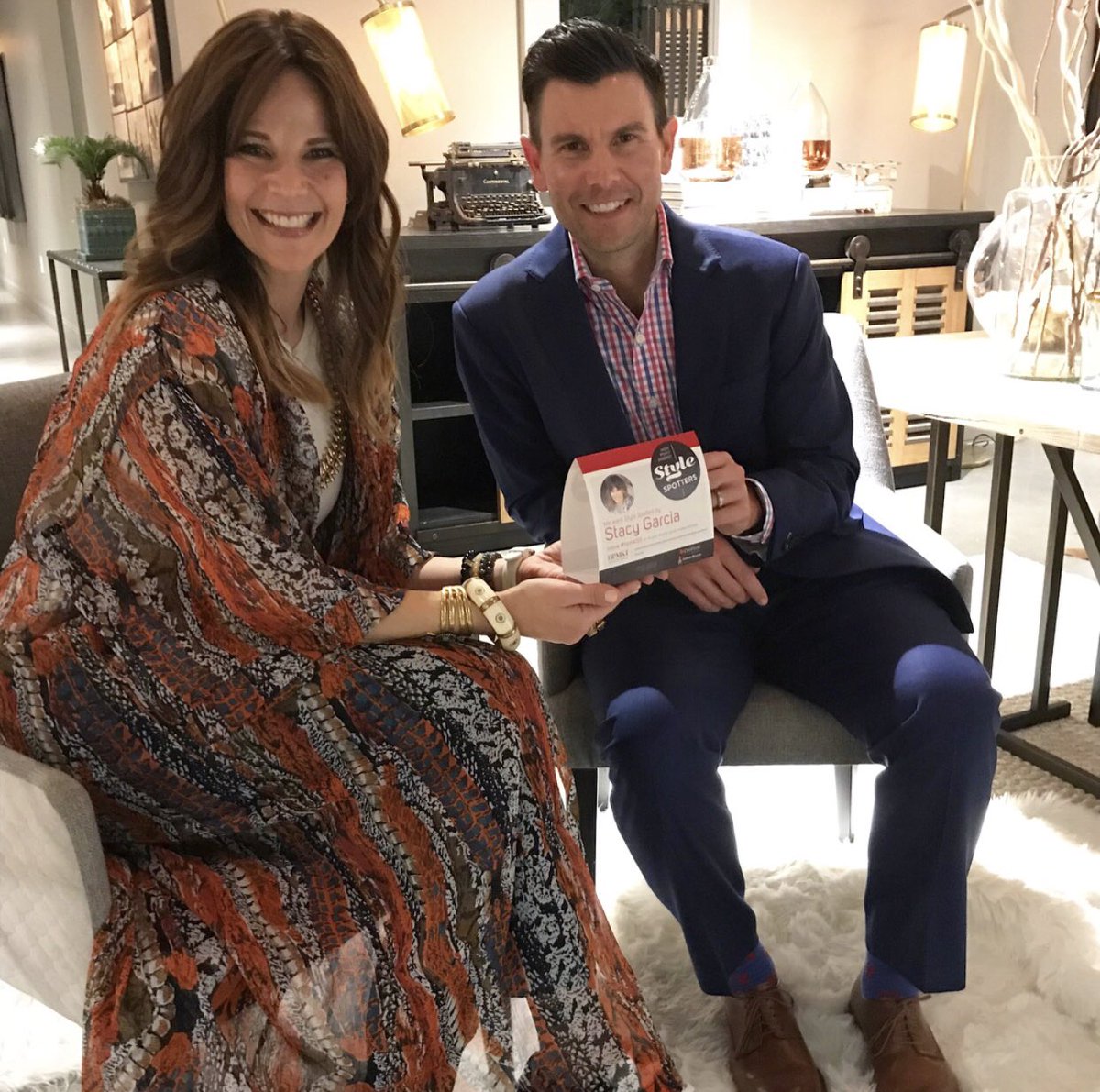 ToTheTradeUF's tweet photo. It is Monday and we are feelin’ fine! A chair from our @universalfurn SPACES collection was just #stylespotted by @stacygarciainc! Thanks for the love, Stacy! 🎉
#hpmkt #hpmktss #stylespotted #furnituremarket #spaces #smallspaceliving #highpointmarket #universalfurn https://t.co/nHYXnBPpZd