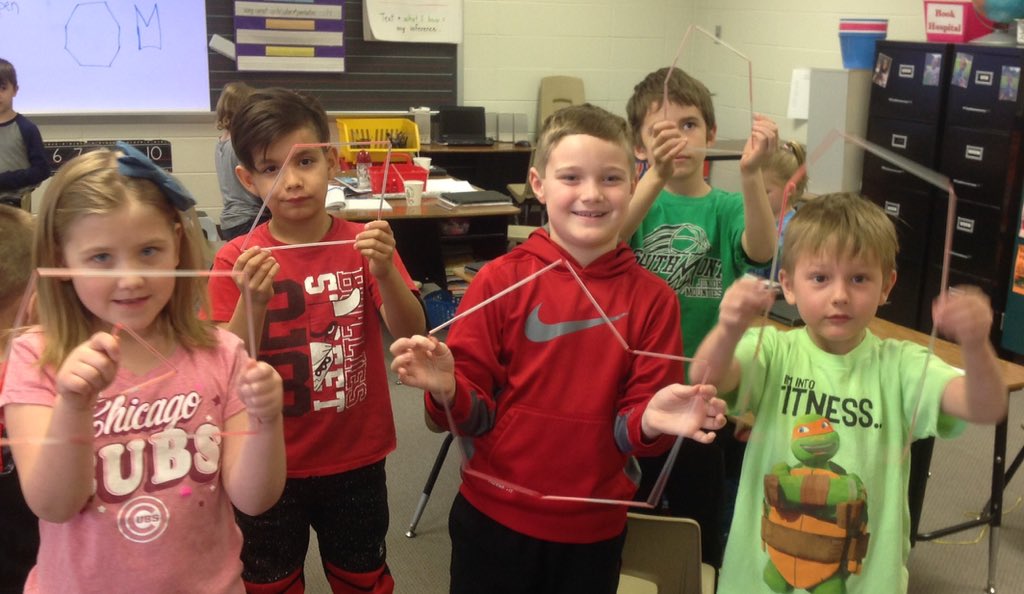 MrsGregg1st's tweet photo. Making math fun. Polygons with straws and twist ties. @NMPrincipal @CoachHannum https://t.co/Pp76tbQFb0