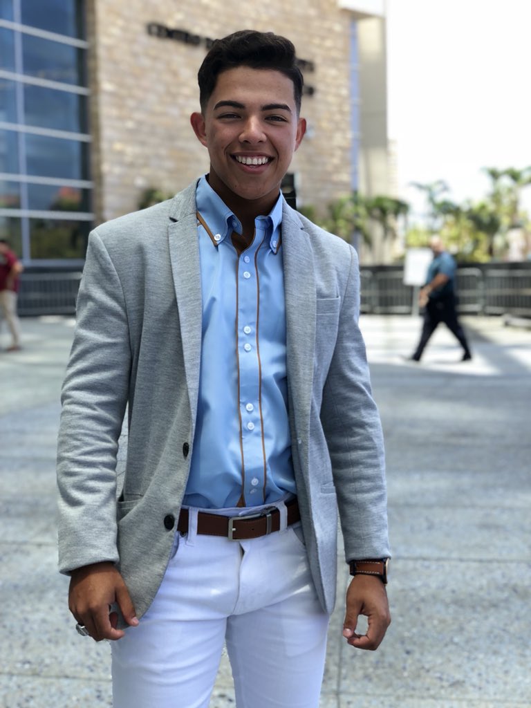 PRBAHS_'s tweet photo. Reconocimiento a nuestro Estudiante del Año, Reynaldo J. Vega Bonilla en el Congreso Educativo de la Asociación de Educación Privada de Puerto Rico. ¡Felicidades! #ORGULLOPRBAHS https://t.co/Ad3cA7dMe4