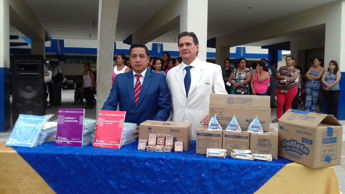 gorky_tv's tweet photo. #Pasaje /Inauguramos el inicio del año lectivo en el colegio Ochoa León con la presencia  de alumnos del bachillerato, docentes y padres de familia...iniciando con paso firme este nuevo proceso educativo.... https://t.co/zA1W0VqBWn