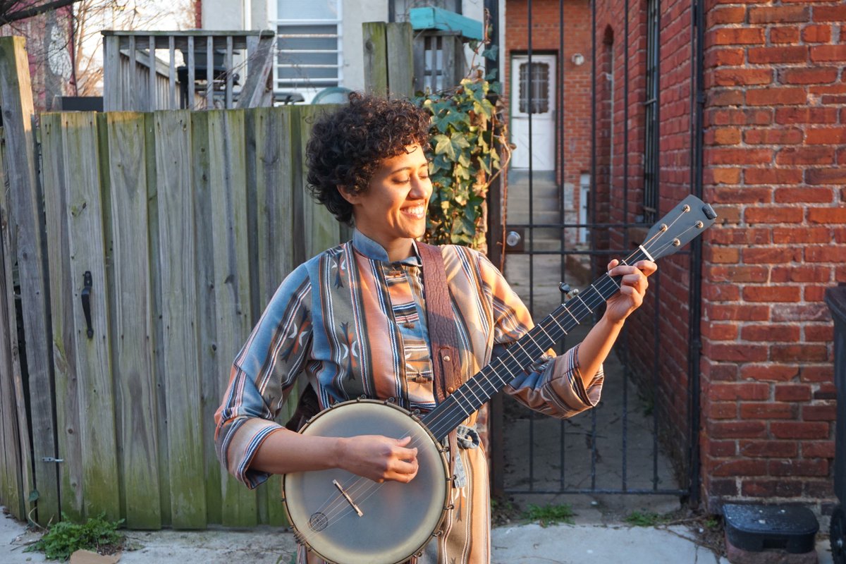 ShowAmericana's tweet photo. This Sunday on ARS we feature Sara Ghebremichael- singer-songwriter native to Washington, DC. Sara’s soulful voice mixes with twanging rhythms as she accompanies herself on the banjo. 
 https://t.co/A5PjoXdSIb https://t.co/7JCEfA96uW