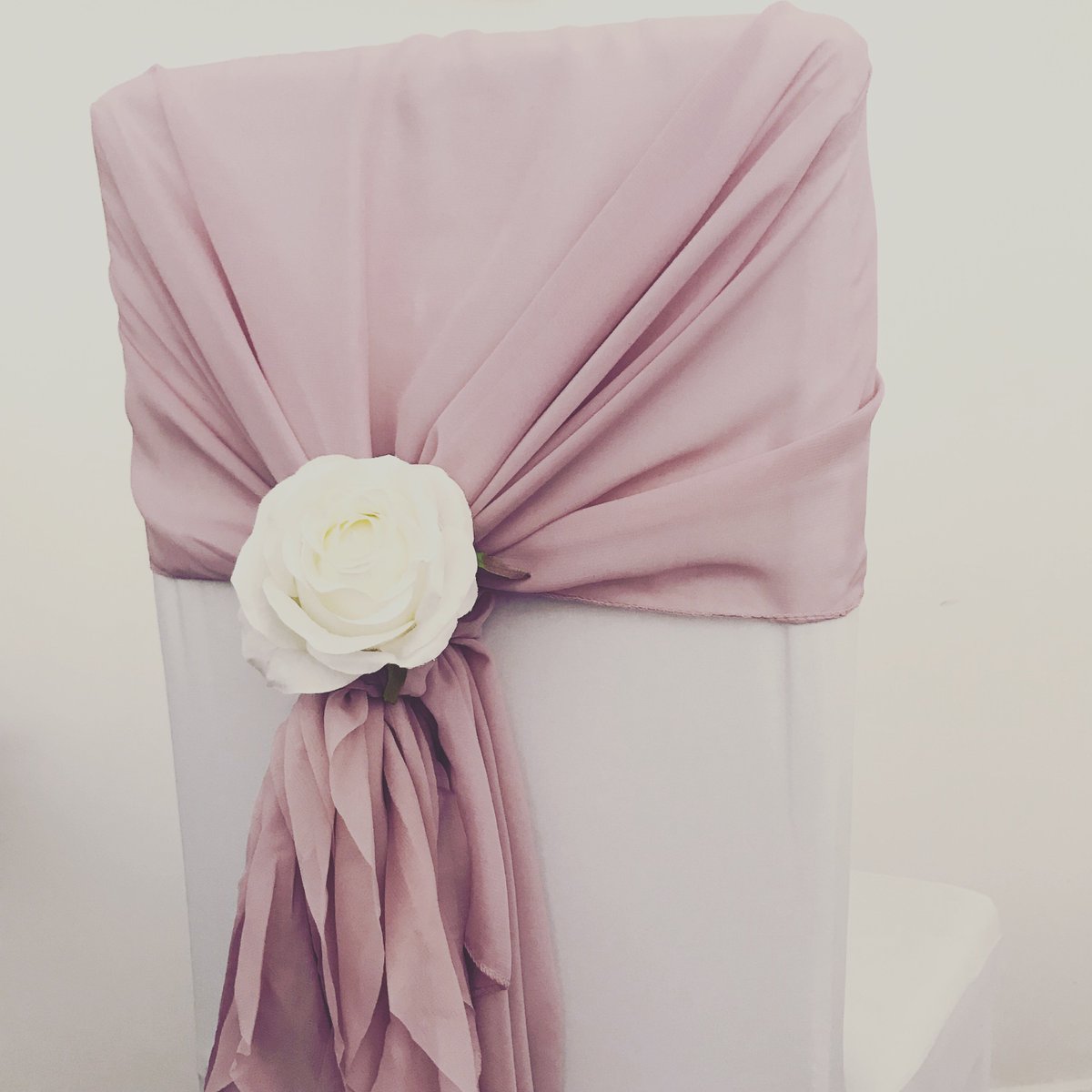 Lilyspecialeven's tweet photo. Our beautiful dusky pink chiffon hoods with ruffles, complete with ivory bows <3
Perfect for most dining chairs including chiavari style, with or without chair covers.

Get in touch today to discuss your chair and table decorations.
https://t.co/2RUWUVgS9e

#chairdecorations #LSE https://t.co/m72rzbxiOW