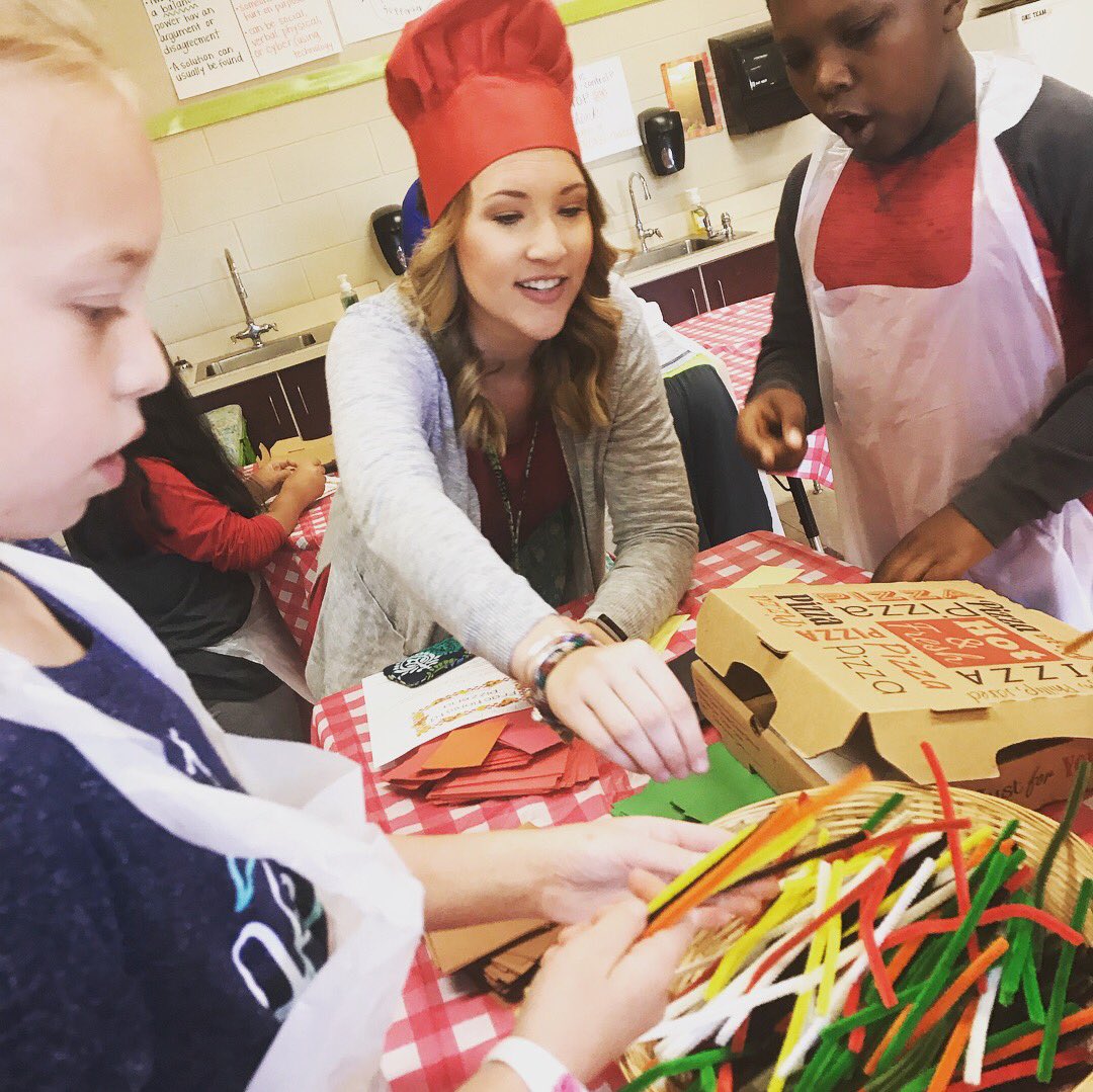 Jankowy4Math's tweet photo. 4th graders turned into five star chefs at “Fractionista Pizzeria” during their math block! We took what we knew about equivalent fractions and made masterpiece recipes! Bellissimo! ♥️🍕#mathrocks #keepkidsengaged #fortheloveoflearning @lafrancelions @andersonsd4 #experience4 https://t.co/N6HsCelYxg