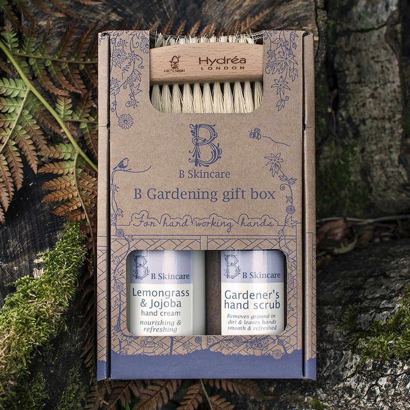 LOVE GARDENING? Just a few hours left for your chance to win a Gardening Hand Care Gift Set. Freshly made with natural high quality ingredients! Simply Follow & Retweet. Competition closes 17th April. Good luck! #giftsforgardeners #gardening #garden #gifts #giftsforhim #gardener