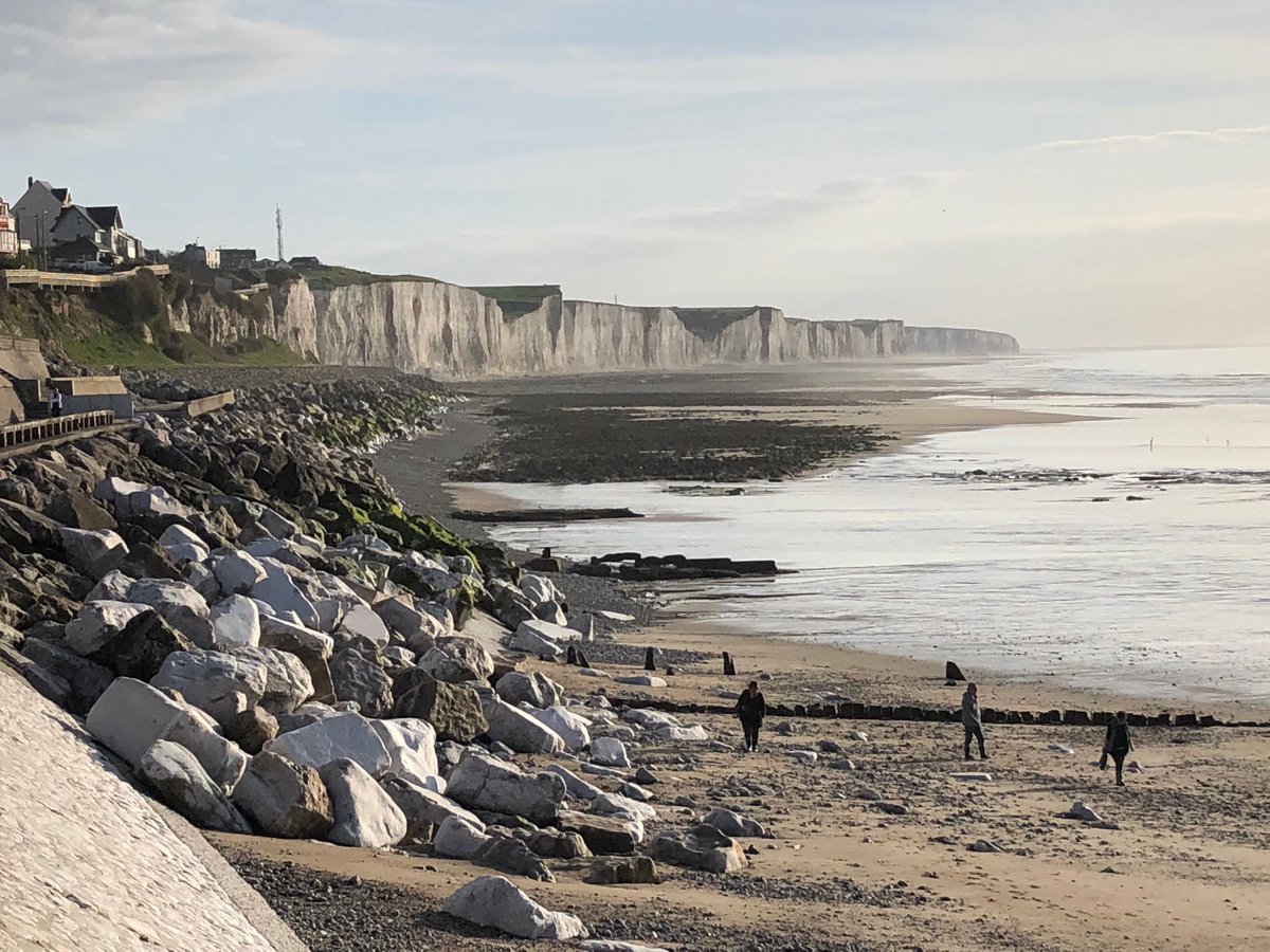 giteault's tweet photo. Bien bel instant au retour d’Amiens - marée basse sur la plage d’Onival #ault #onival https://t.co/y6aO0Fygrk