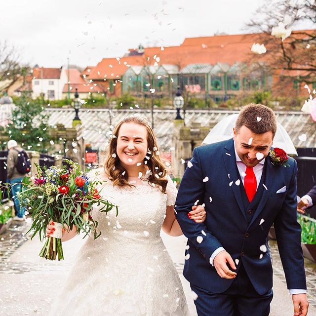 ohheychez's tweet photo. Two. 👰🏻❤️🤵🏻
.
📷 @mark_ewels_photography
#confidentbride #plussizebride #norfolkbrides #norwich #norwichcastle #castlewedding #norwichwedding #norfolkwedding #marryinnorfolk #citywedding #aprilwedding #marriedin2016 #aprilbride #springbride #2016b… https://t.co/lAIEeIVBFO https://t.co/fQjfrOrWO9
