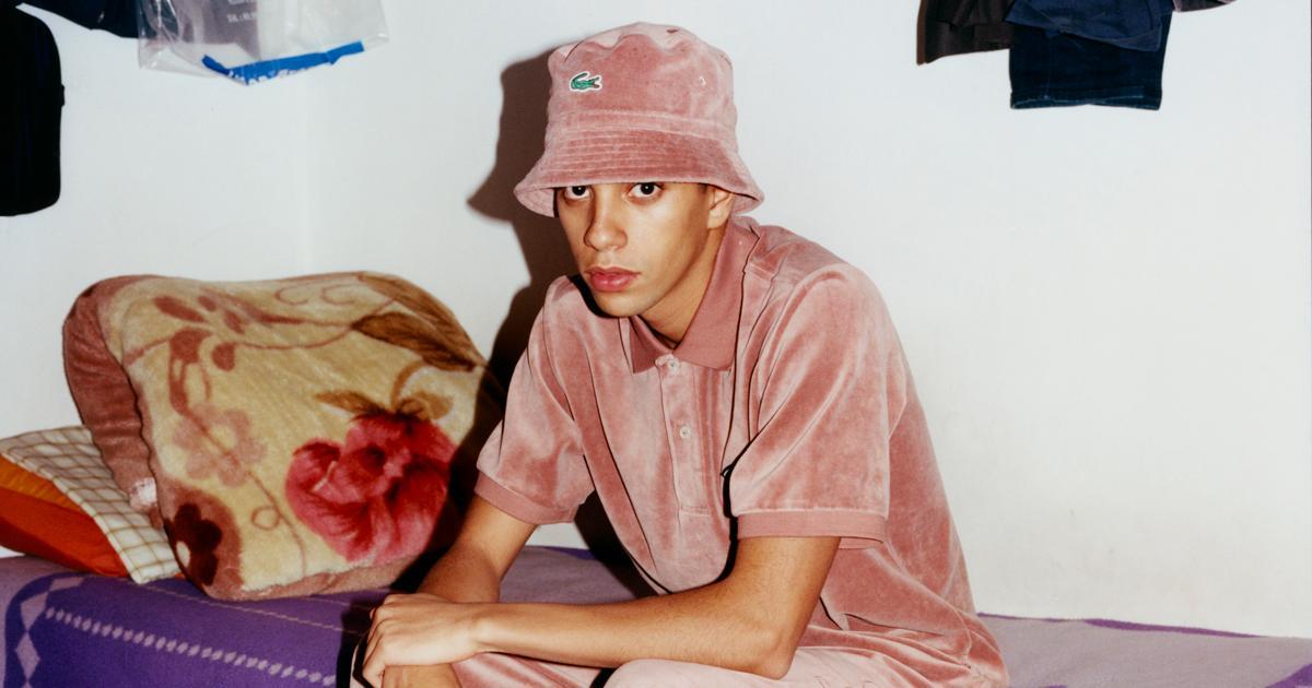 VogueFrance's tweet photo. Supreme lends its street DNA to Lacoste https://t.co/keOnyNp0dB https://t.co/4fkw47evmg