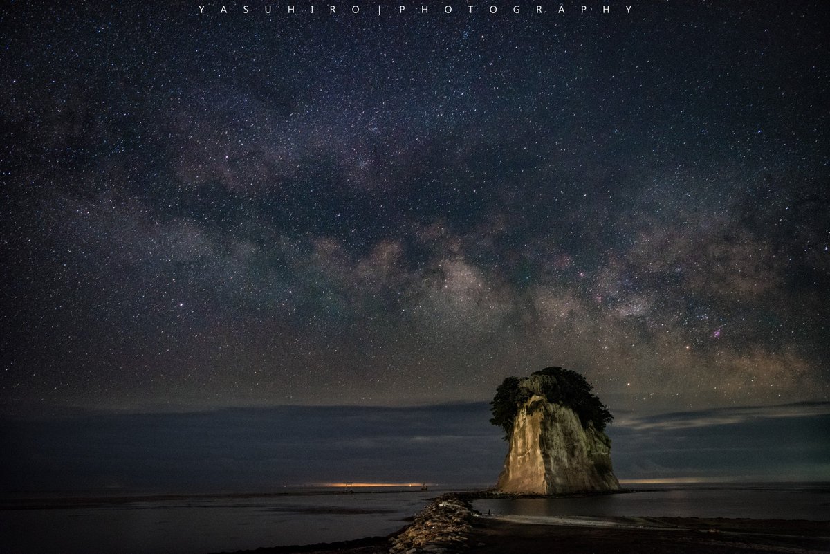 SamurajTur's tweet photo. Острів #Міцукедзіма (見附島) на узбережжі міста #Судзу (珠洲市, すずし), префектура #Ісікава
#Mitsukejima #Suzu #Ishikawa #Japan ©Yasuhiro Tanabe https://t.co/wredMVML9H