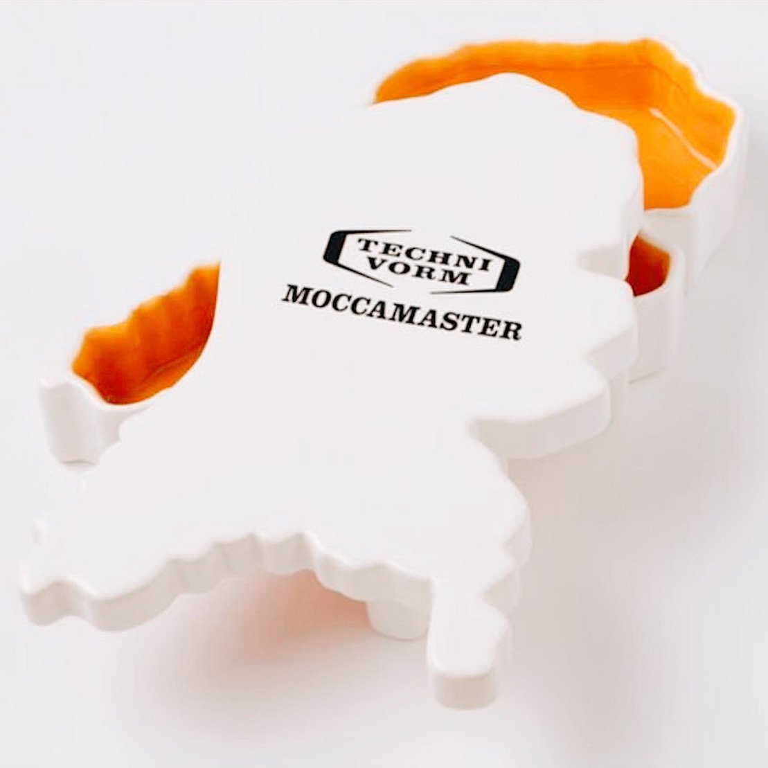 MoccamasterEU's tweet photo. Can you guess in which country the MOCCAMASTER are still made by hand?🤔 #countryoforigin #makeaguess #wherefrom  #filtercoffeemachines #moccamaster #moccamaster_EU https://t.co/W7Fnhkiyhs
