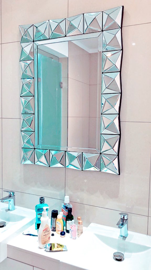 babssherif's tweet photo. Thanks for choosing frame 1. Right here I don’t know how I feel. Maybe it’s temporary Bathroom Mirror or change it 🤔? #Mixedfeelings #decorTwitter https://t.co/EkyIbG7QHK