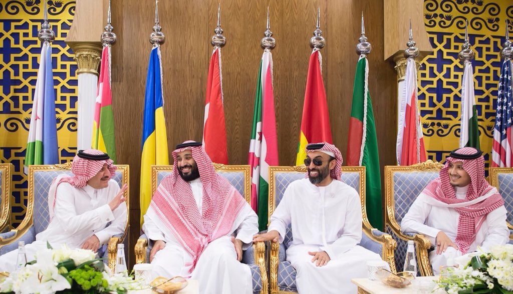 almlllk's tweet photo. #خادم_الحرمين_الشريفين يرعى فعاليات ختام تمرين "#درع_الخليج_المشترك1 " بحضور أصحاب الجلالة والفخامة والسمو قادة وكبار ممثلي 25 دولة شقيقة وصديقة مشاركة في التمرين.
#سلمان_ومحمد_صنعو_التاريخ https://t.co/LNGVHlzKZs