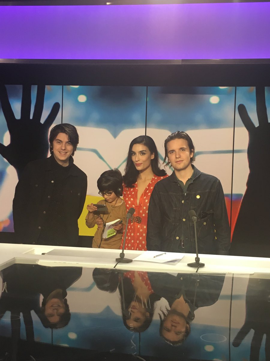 Artsf24's tweet photo. βͺ Theo Lawrence and the Hearts have been busy brewing their brand of 'Homemade Lemonade". Frontman Theo and pianist Nevil join us on Encore. Tune in on @France24_en at 17.15 CET #theolawrenceandthehearts #homemadelemonade #Encoref24 #music #France24 https://t.co/y9SPEDkkCV