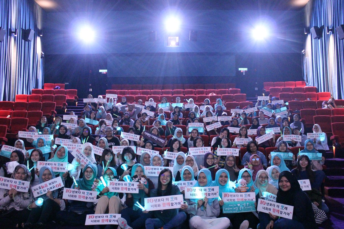 naqibhana's tweet photo. I just felt like real concert. Thanks for organising and special thanks to our TROOPs making the weekends special 💖💖💕💕💎💎💎💎💎#SWCVDVDinMY #MYShawols https://t.co/7FW7H4TEVO