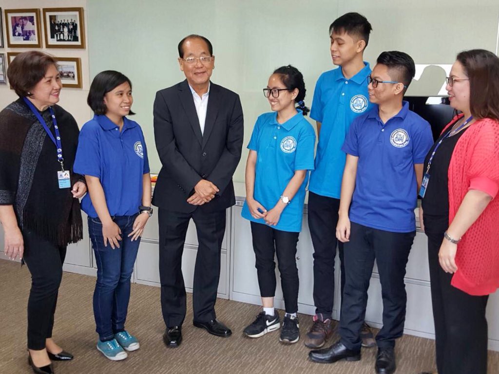 SMFoundationInc's tweet photo. Congratulations to our four SM scholars from FEU who passed the Electronics Engineering (ECE) Board Exams!👏🏼 Special shoutout to John Felix Limbo and Katherine Velasquez, who both placed at Top 7!🙌🏼 Thank you for visiting us today with Maricar Bagtas and Donn Camus!💙 https://t.co/hPpFIHTCtT