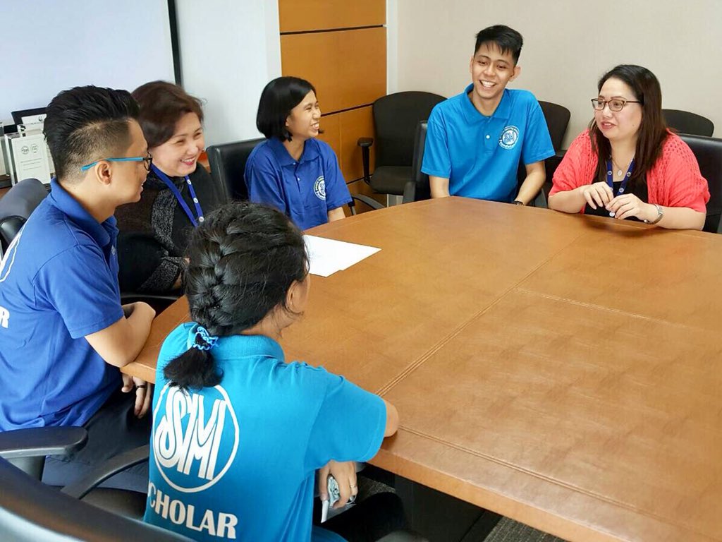 SMFoundationInc's tweet photo. Congratulations to our four SM scholars from FEU who passed the Electronics Engineering (ECE) Board Exams!👏🏼 Special shoutout to John Felix Limbo and Katherine Velasquez, who both placed at Top 7!🙌🏼 Thank you for visiting us today with Maricar Bagtas and Donn Camus!💙 https://t.co/hPpFIHTCtT