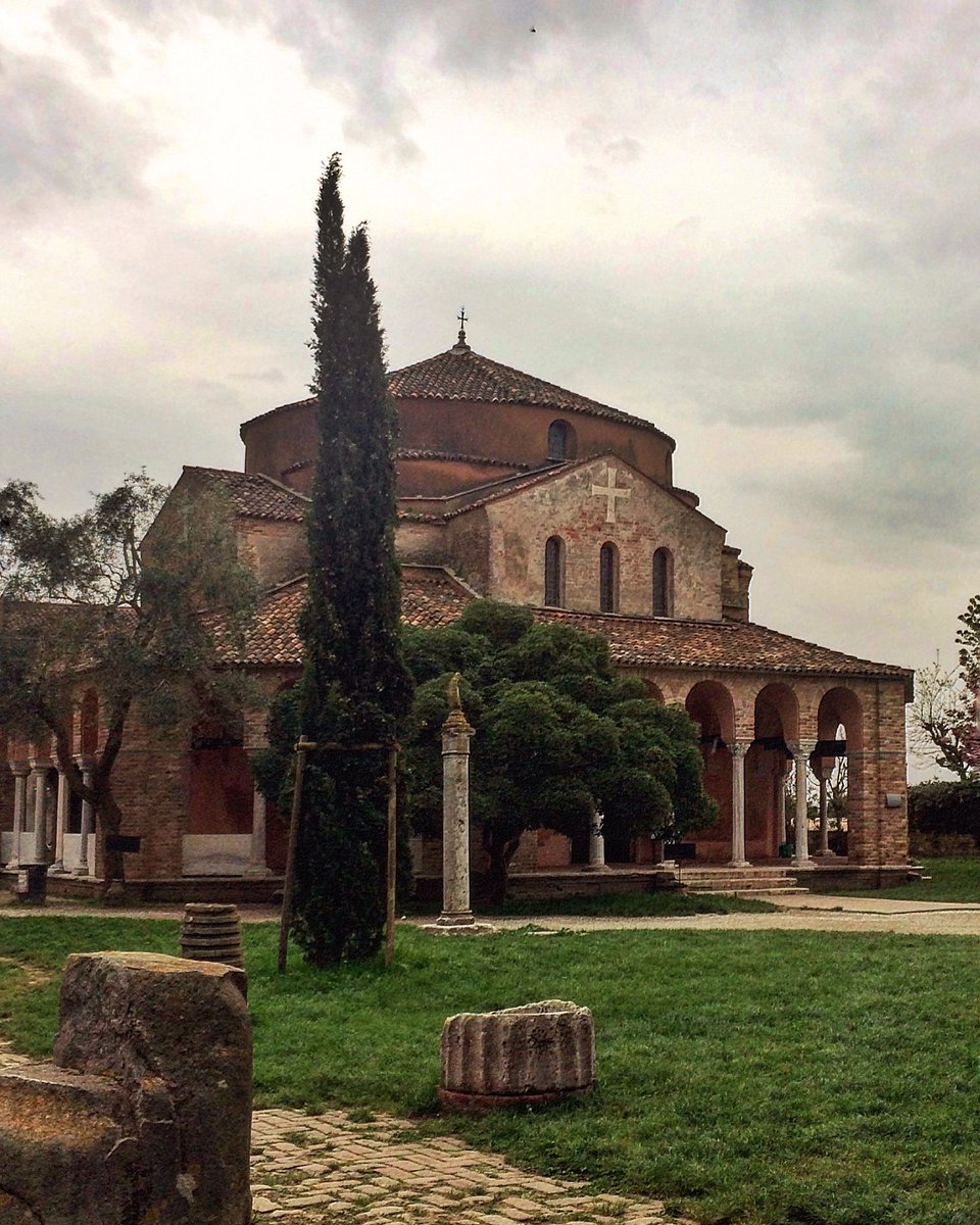 discvenice's tweet photo. The pure and simple beauty of #SantaFosca in #Torcello. https://t.co/BktL7sSTYe