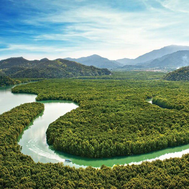 LuisSuarez9's tweet image. El Geoparque Langkawi de la UNESCO está localizado al noroeste de la Península de Malasia. Esta isla está formada por otras 99 islas que juntas forman el legendario archipiélago con aguas termales y playas @TourismMalaysia