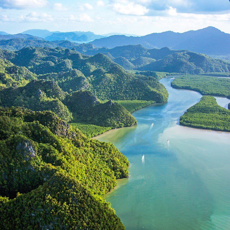 LuisSuarez9's tweet image. El Geoparque Langkawi de la UNESCO está localizado al noroeste de la Península de Malasia. Esta isla está formada por otras 99 islas que juntas forman el legendario archipiélago con aguas termales y playas @TourismMalaysia