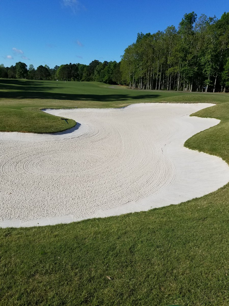 reeebert's tweet photo. 1" of rain last night and our guy is through raking the back 9 in an hour!  the new @Billy_Bunker is looking and performing great! #billybunker #gratifying https://t.co/LZV8W0m37Y