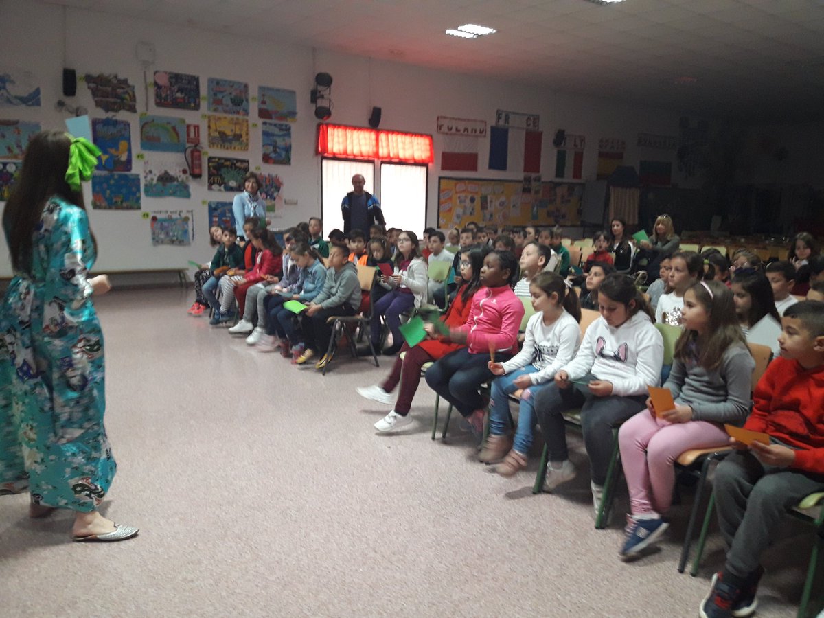 JMLapuerta's tweet photo. #JornadasLiterarias. Los #2dos han tenido un taller de #animación a la #lectura con #cuentos relacionados con #el mar y de #origami con María la #cuentacuentos. Gracias a @GRUPOEDEBE !
Se lo han pasado muy bien y han participado mucho! https://t.co/rvz7W8pguQ