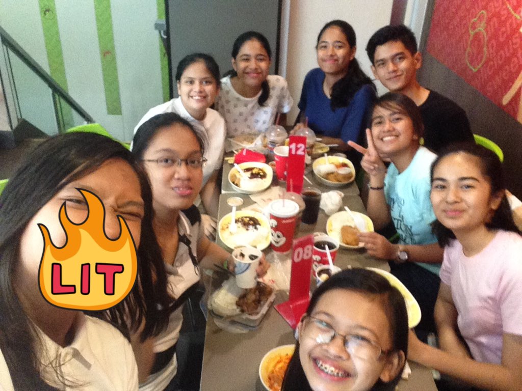 noemiyahh's tweet photo. #SaintJosephPabibo
#GoingBack
to my kain buddies after practice haha thankyou for all the kwentos, i love you allπ https://t.co/7X9wFo8qIE