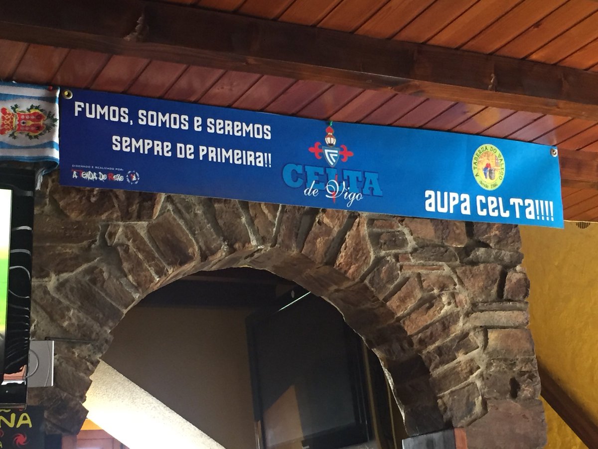 burela_celeste's tweet photo. “A Taberna do Valeco” en Mondoñedo, celtismo do de sempre. #SempreCelta https://t.co/OdEk49ko50