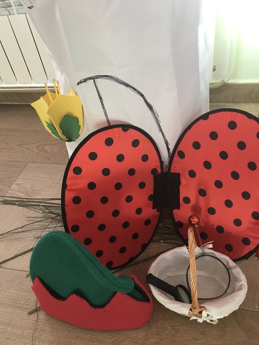 SusanaMoure's tweet photo. #proyectoexplora Gnomos tras la huella, al llegar al cole nos encontramos pistas un mensaje de un gnomo y una lupaaa @SMconecta2 https://t.co/BzHm1eY6TY