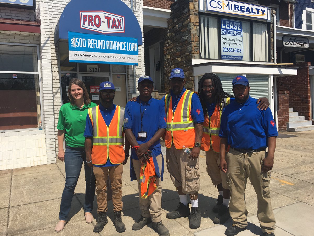 Destination_CH's tweet image. #MondayMotivation Live free and take care of your community. This past weekend residents, business owners s d just kind people came together to clean up the communities we live and work in. @CleanCityDC @SmallBizDC @CHCTDC #ward8dc #DestinationCongressHeights