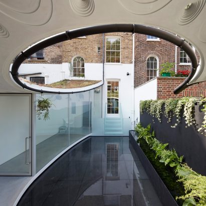 vesper_group's tweet photo. We love imagination and great design and here's a superb example. An incredible extension and pool on this London home. Thinking outside the box. If you'd like £100 B and Q vouchers to help your home, follow and retweet us in April to enter our #prizedraw to #win
Photo: Dezeen https://t.co/YJWv90IBMR