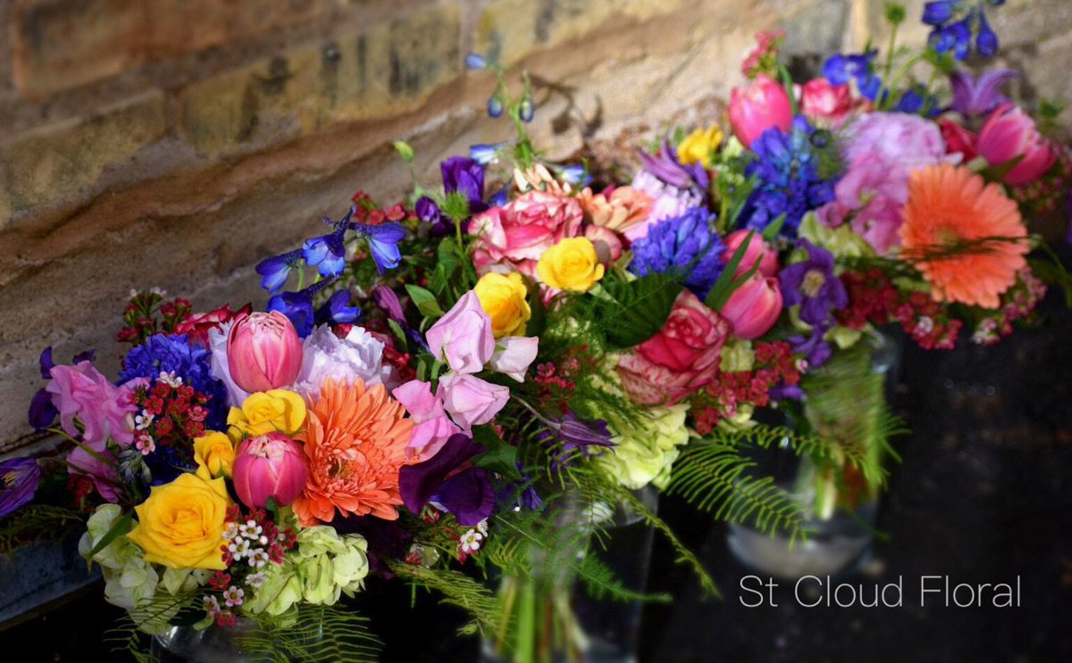 stcloudfloral's tweet photo. Snowstorm have you feeling down? Cheer up with fresh smelling flowers, for free! To win a free 25 dollar gift card, share this post and follow our Facebook page! Winners are being announced tonight at 6pm. https://t.co/Mvdq8waOvy