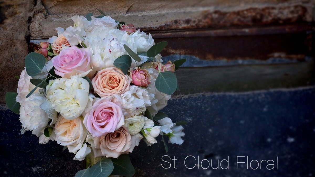 stcloudfloral's tweet photo. Snowstorm have you feeling down? Cheer up with fresh smelling flowers, for free! To win a free 25 dollar gift card, share this post and follow our Facebook page! Winners are being announced tonight at 6pm. https://t.co/Mvdq8waOvy