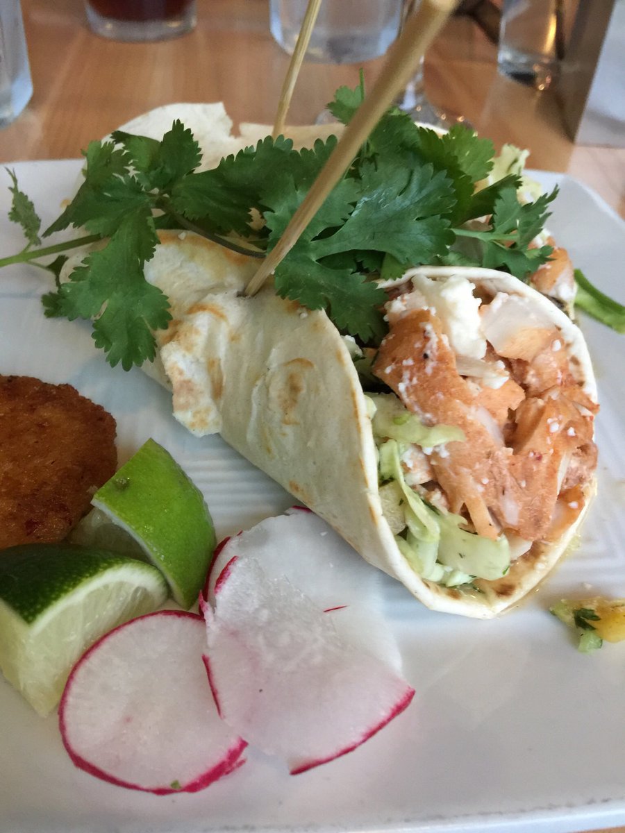 Kimveephotos's tweet photo. Catch of the day fish tacos and crab and garlic soup on the #OregonCoast. It’s what’s for dinner.

#RecipeOfTheDay #foodie #seafood #tasty #lemondrop #localocean #Newport #weekendvibes #yummy #healthyfood https://t.co/W3cKI8wR1D