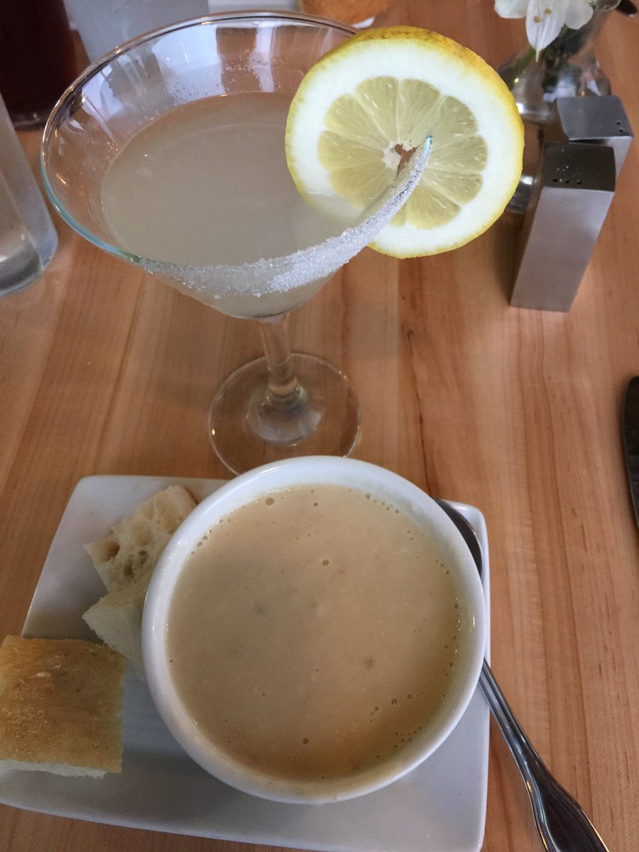 Kimveephotos's tweet photo. Catch of the day fish tacos and crab and garlic soup on the #OregonCoast. It’s what’s for dinner.

#RecipeOfTheDay #foodie #seafood #tasty #lemondrop #localocean #Newport #weekendvibes #yummy #healthyfood https://t.co/W3cKI8wR1D