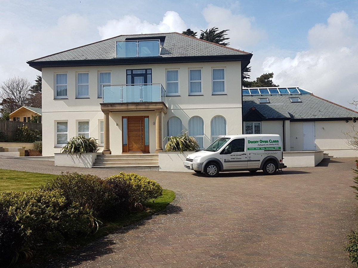 Kernow_Trucker's tweet photo. Final #ovencleaning job of the day is a #RangeOven &amp; #HobClean here at #BelvedereHouse in #CarlyonBay

#HolidayHome #Cornwall #SouthCoast #StAustellBay https://t.co/J21gpVImuu