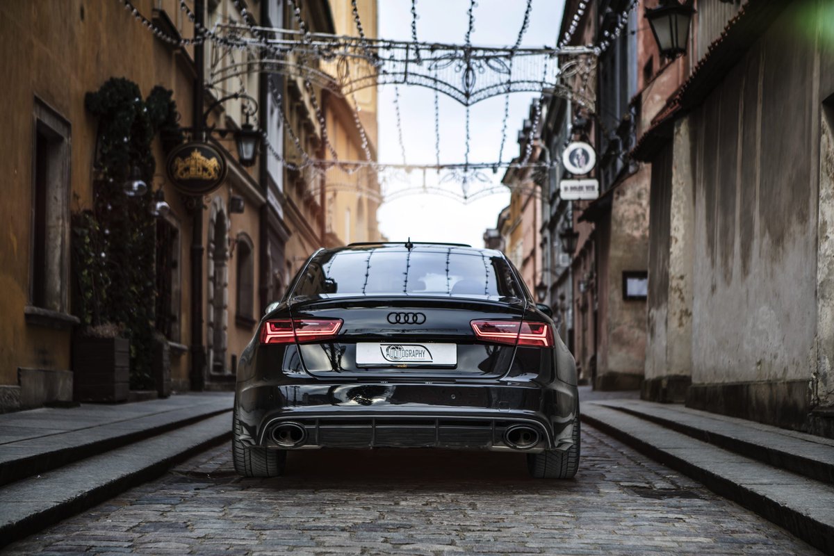 AudiOfficial's tweet photo. Imposing presence on narrow roads. #AudiRS6 📸 @auditography https://t.co/brPsCnOJRo