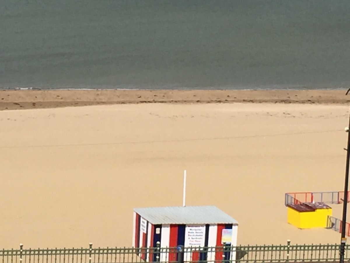 PriorRichard's tweet photo. Pristine beach awaits #Margate Sands https://t.co/dZ3qLNCjrC