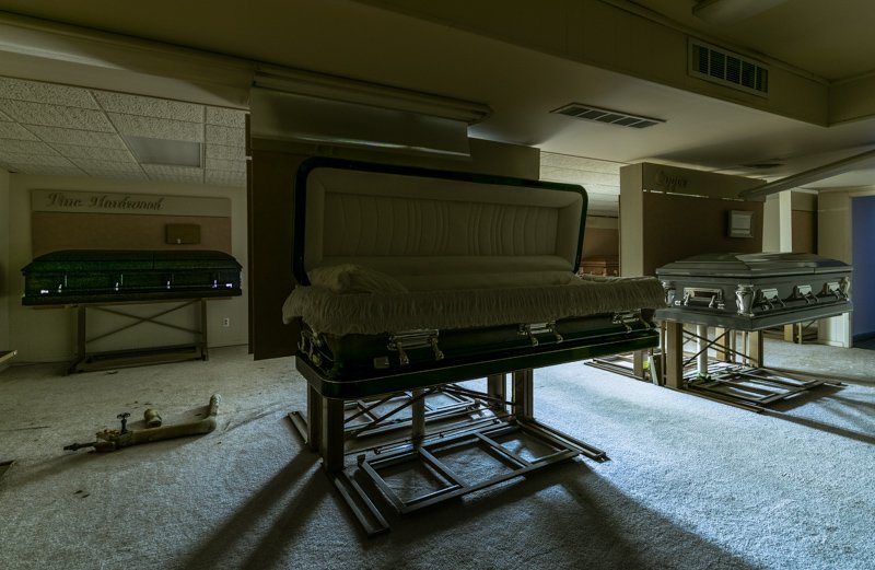 DetroitUnseen's tweet photo. Abandoned funeral home. #Detroit #MondayMotivation #abandoned #Urban #urbex #urbanexploration #casket #funeralhome #Michigan #DetroitPride #photography https://t.co/l6O2nvzdq6