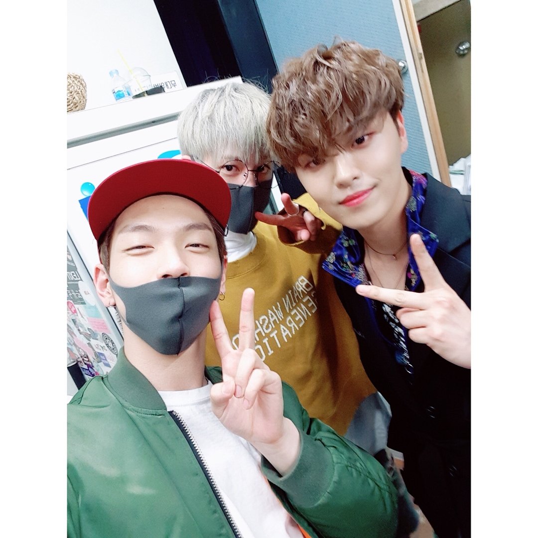 hyo_miii's tweet photo. [Trans] Today! After coming back to Korea, I was invited to my high school friend Hajun's showcase!!!! #NFlying #Chahun #Wrinkle #TheRose #HaJun #Void #Baby #HaJunI #likethesong!! #but #why #ami #notmadeup? #youtoo #bewithoutmakeup!! https://t.co/TJz3MfoSzn