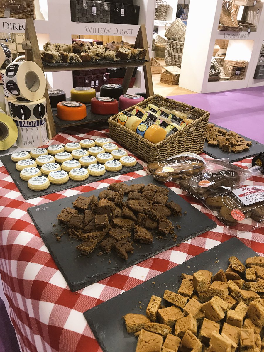 PaperworkPrint's tweet photo. Apparently #food is more appealing than #labels - So a big thanks to our customers who kindly supplied us with lots of goodies for #FSD2018 @GranthamGingerb @fabcraftbeer @ModensPlumBread @ChucklingCheese @WelbournesB #bloomsbury @lymnbankfarm #localproduce @LoveFoodLincs https://t.co/lhhGv1pRSV