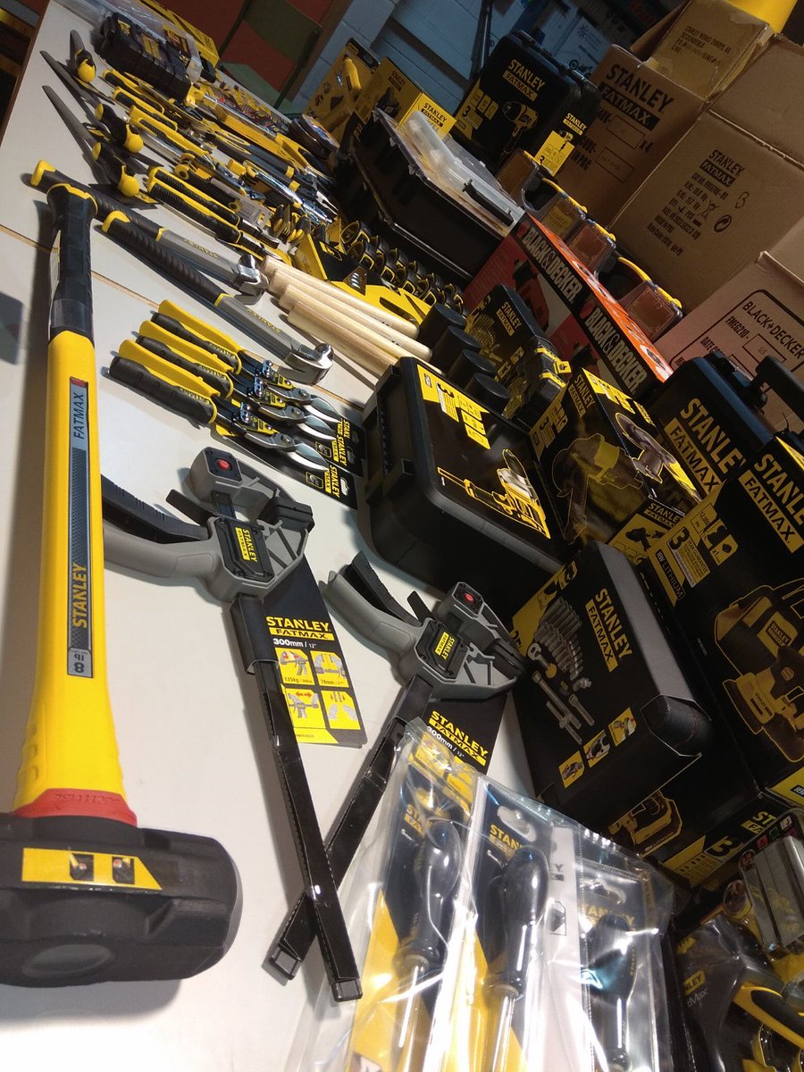 UPCTRacingTeam's tweet photo. Hoy hemos recibido una gran variedad de herramientas de parte de nuestro nuevo colaborador @StanleyBlkDeckr. Con ellas podremos dar vida a nuestro futuro prototipo!
#upctracingteam #car #engineering #competition #electric #taller #workshop #martillo #radiador #taladro https://t.co/wkxiHc8Cjl