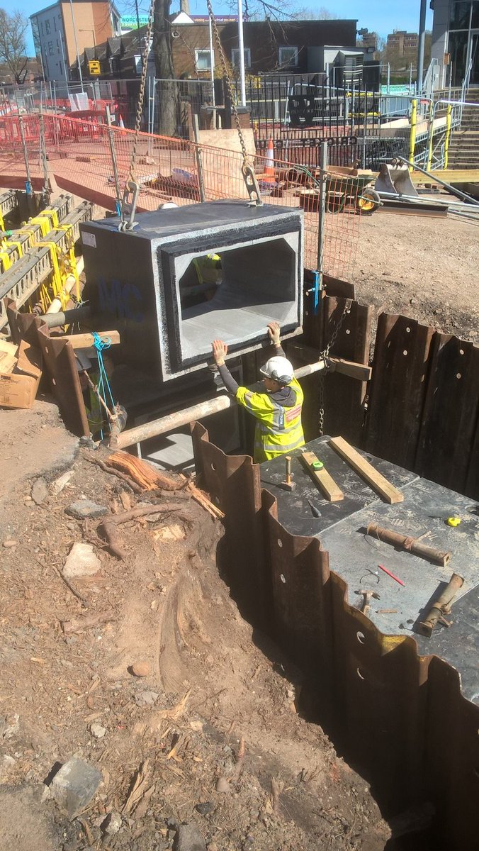 Ringway_Worcs's tweet photo. Well done to all the Team @Eurovia_Cont @WorcsTravel @teme_civils @HeadwayTM @PrysmianUK @Ringway_Worcs on New Road for their effort over the weekend, reopening the road 10-hours ahead of schedule. https://t.co/DtZvG9OyVC