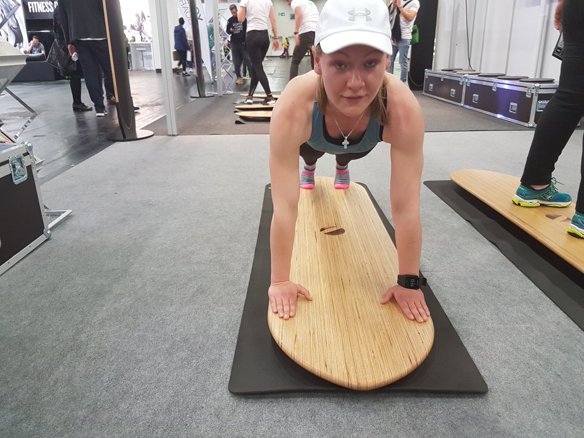 eXperienceyourp's tweet photo. #experienceyourpower                       #fibo2018 

...während Iza sich auf dem #yogaboard amüsierte...https://t.co/jDDBVzvACW 

#experienceyourbootcamp #fitnessgirl #yoga #fitness #bootcamp #fitnessmesse

@MensHealthMag @Yoga_Journal @FitForFun https://t.co/IR7Vq8IoPA