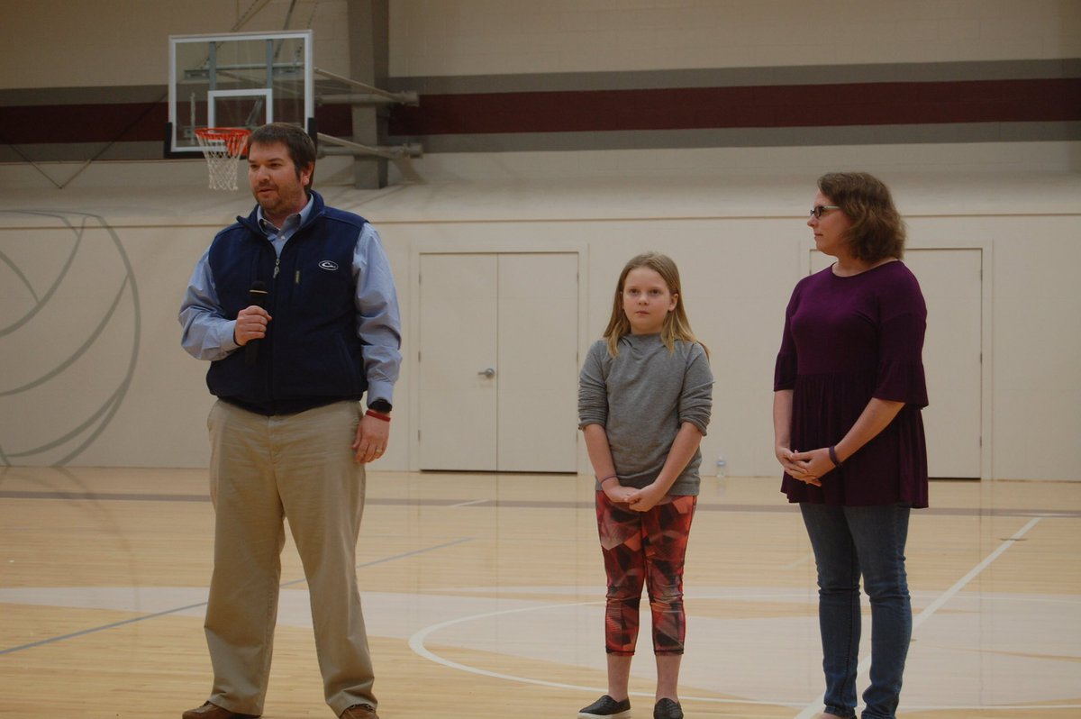 ecs_eagles's tweet photo. Middle School Student Council worked for two years to grant a Make-a-Wish for 9-year-old Stella, a @StJude patient! It was an exciting day for all! Thanks also to 1994 ECS alum, @ashliavis, @MakeAWishMidS Director of Wishes, for attending the presentation. #ecsservice https://t.co/eO0X9Y4Dph