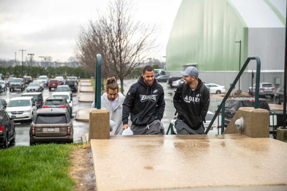 Eagles's tweet photo. Back in the building.

#FlyEaglesFly https://t.co/jWz1gXo3W3