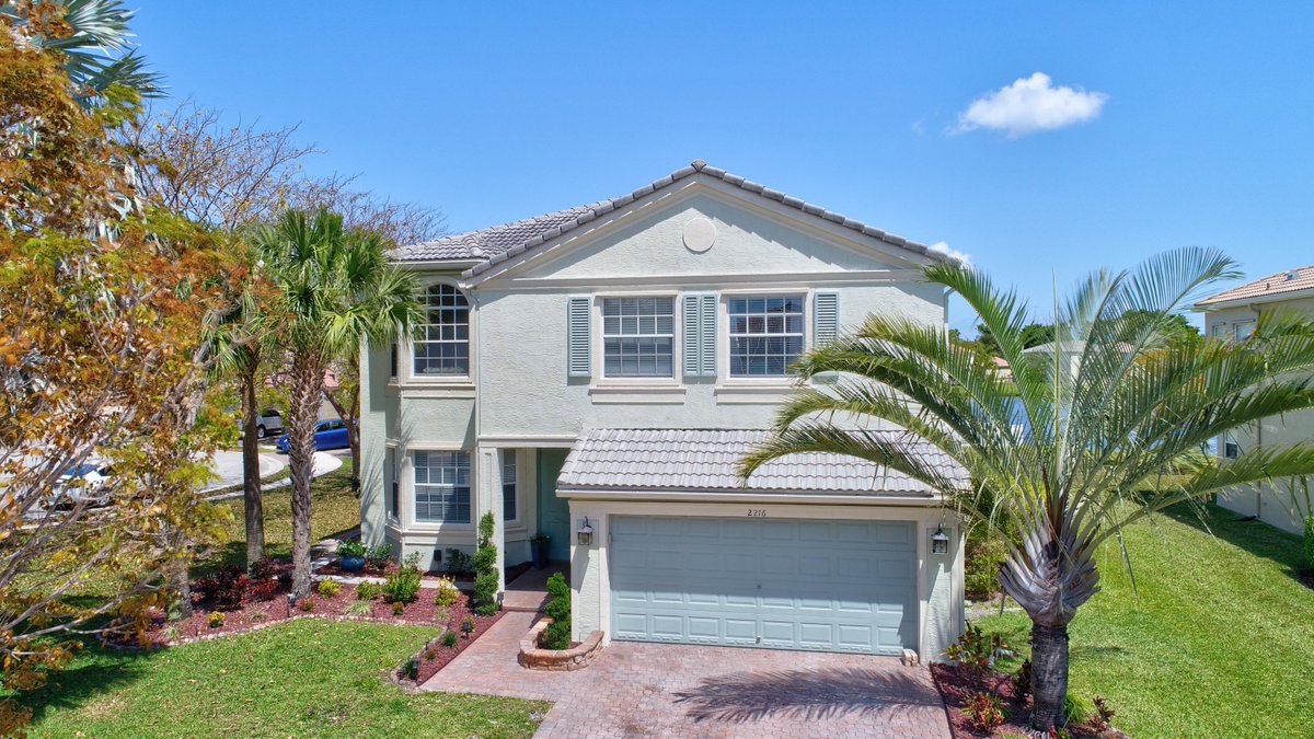 SPosFla's tweet photo. Check out this spectacular 5 Bedroom 2.5 Bathroom #Waterfront #Pool #Home located in #OlympiaFL – #WellingtonFL!

#JustListed #PalmBeachCounty #RealEstate #LangRealty #Buy #Sell #NewListing #HouseForSale #FloridaHome #ImARealtor #RAPB #Realtor https://t.co/1MGjJicvdn